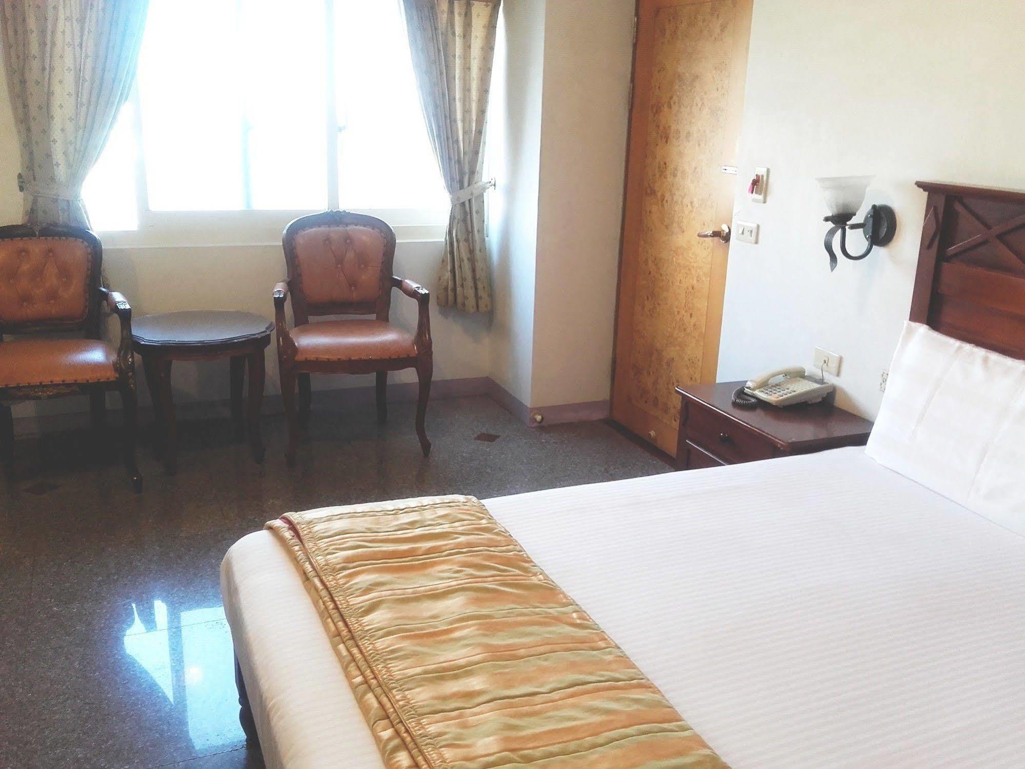 Jing Ai Hotel Luodong Exterior photo