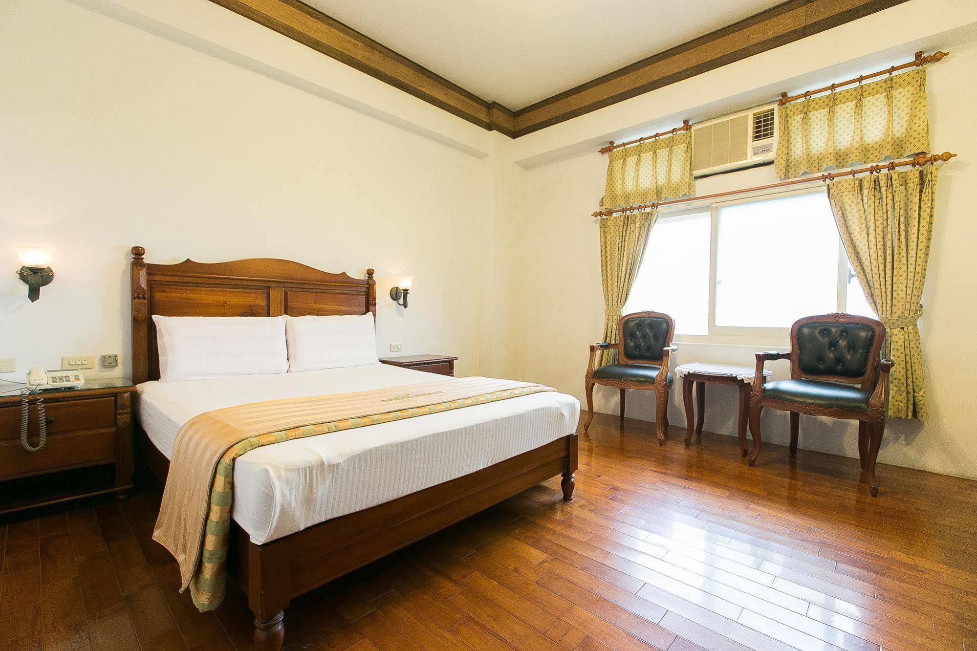Jing Ai Hotel Luodong Exterior photo